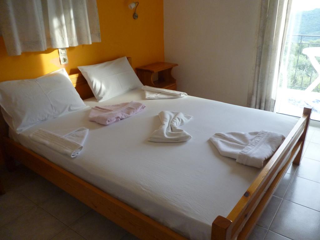 Lichnos Babis Taverna & Rooms Parga Habitación foto